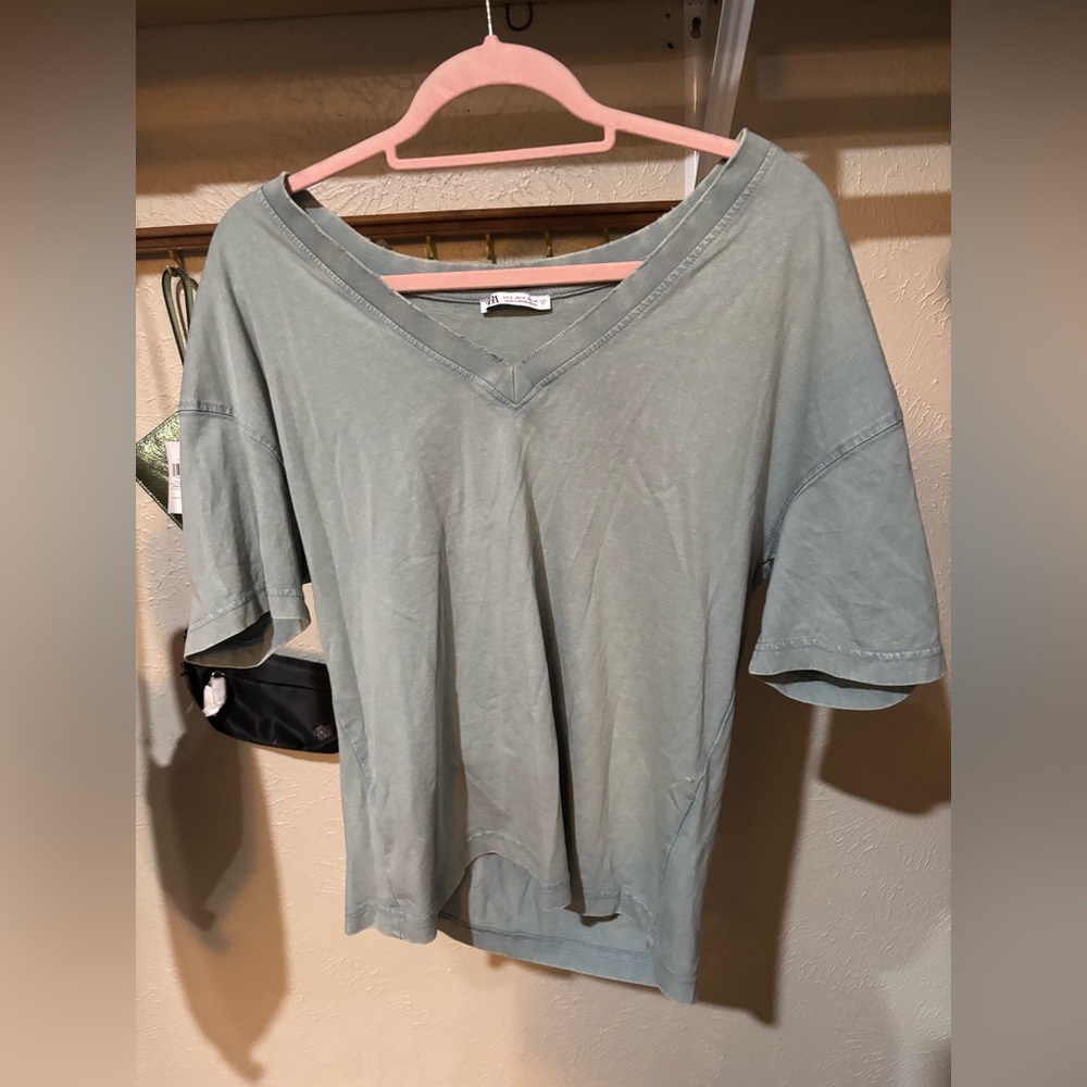 Zara Women's Light Green V-Neck Short Sleeve Top